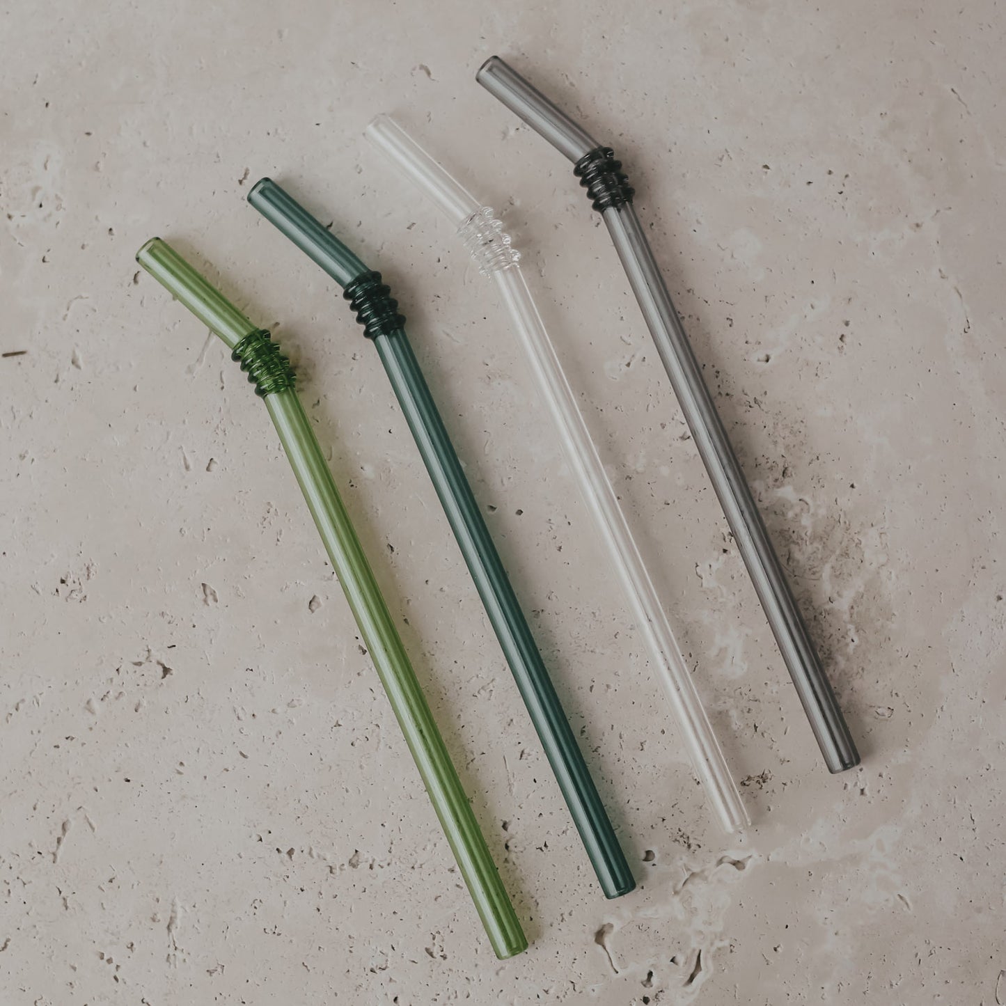 Pailles pliées en verre 20cm vert en lot de 4