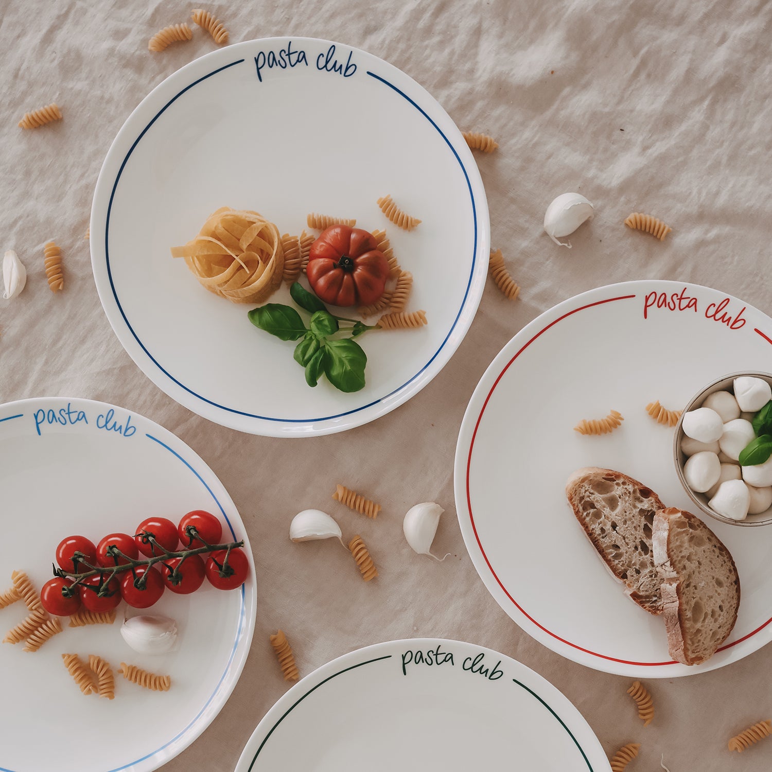Fine Bone Teller blau – Pasta Club
