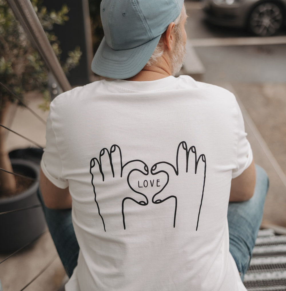 T-Shirt Love – Minimalist Style in Off-White | Eulenschnitt