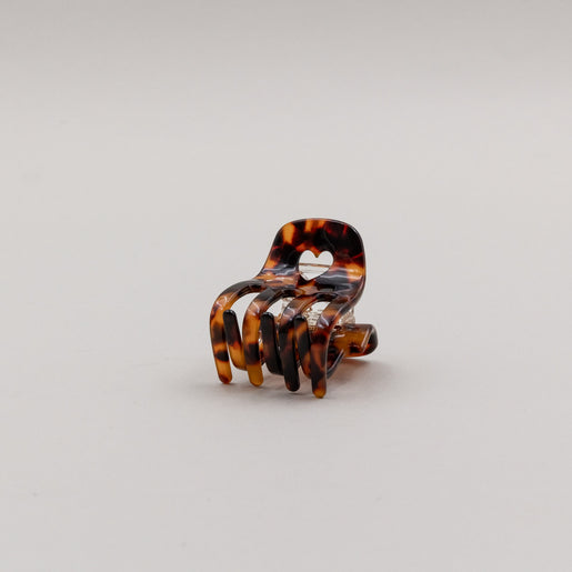 Kleine Haarspange in Amber-Optik mit Herzdetail, Vorderansicht