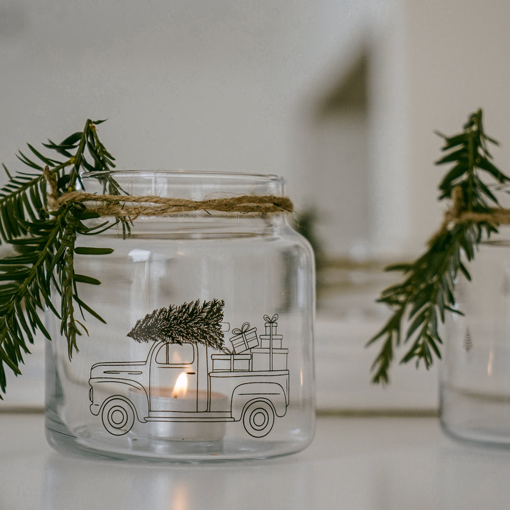 Zauberhafte Weihnachtsdeko: Vase aus Glas mittel Weihnachtsauto – Eulenschnitt