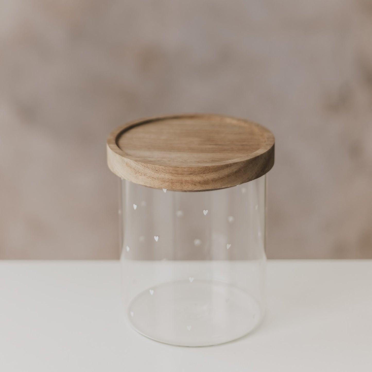 Glas Vorratsglas mit Holzdeckel und weißen Herzmotiven, minimalistisches Design