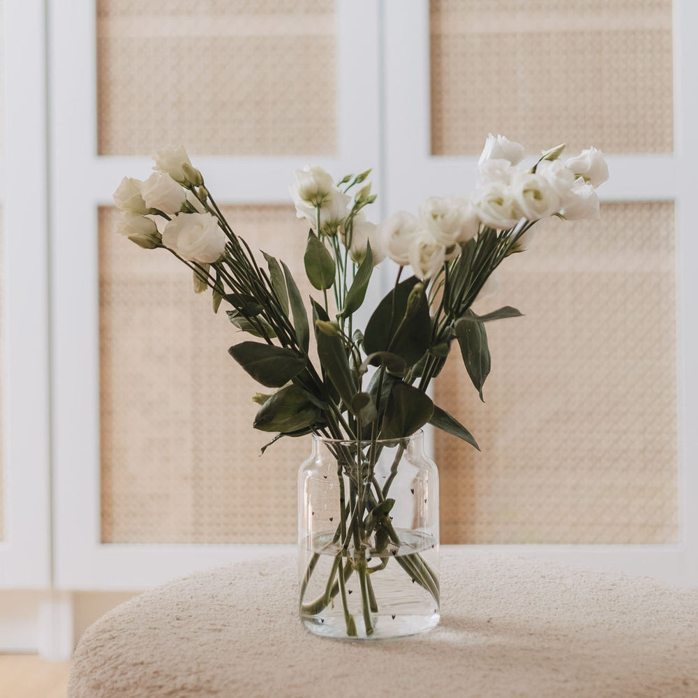 Große Vase mit Herzen – schwarz & elegant