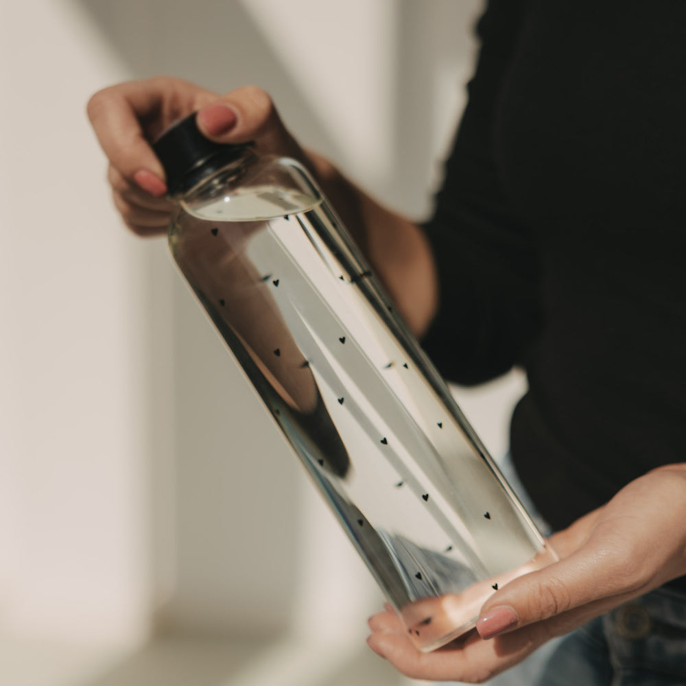 Glas Trinkflasche – Herzchen & zeitlos