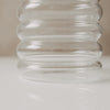 Detailaufnahme des Glasbodens der transparenten Bubble Vase mit charakteristischer Rillenstruktur.