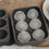 Gefrorene Kugel-Eiswürfel in geöffneter Silikonform – bereit für erfrischende Drinks.