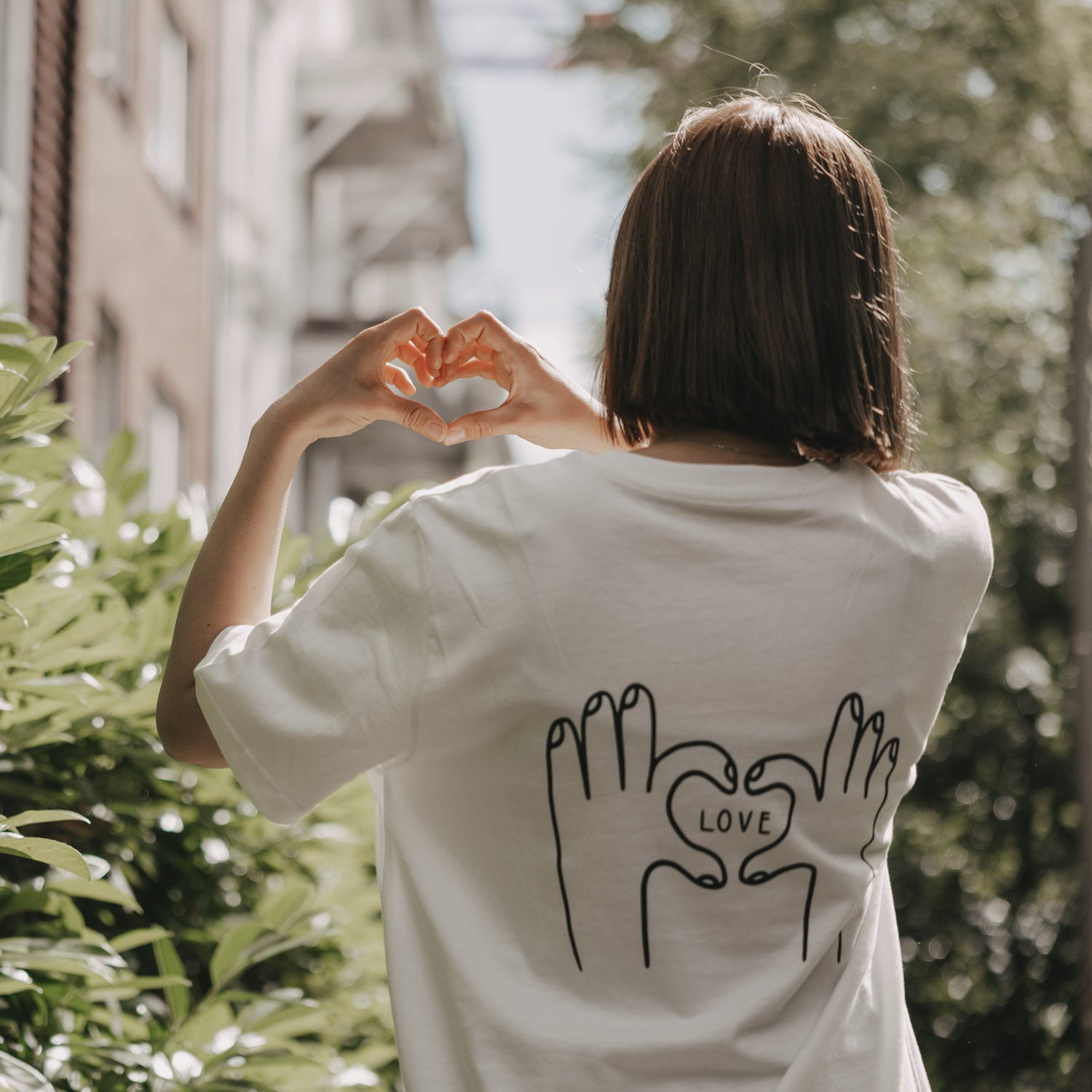 T-Shirt Love – Minimalist Style in Off-White | Eulenschnitt
