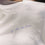 Detailansicht: weißes T-Shirt mit Schriftzug „go with the flow“ vorne