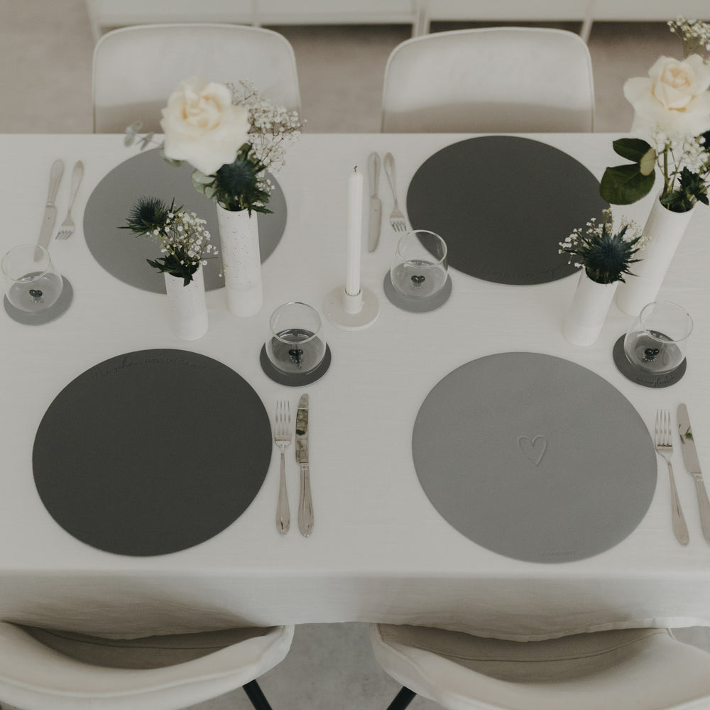 Wendbares Platzset Herz Grau – stilvoll & smart