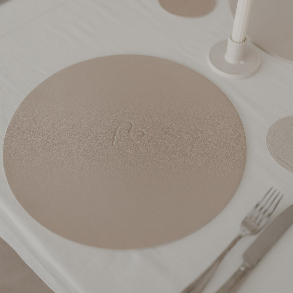 Platzset Herz Creme – beidseitig geprägt