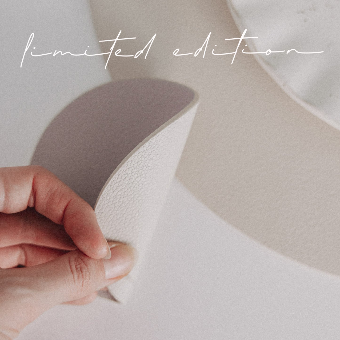 Detailansicht Untersetzer Herz aus strukturiertem Material, hochwertig geprägt, Limited Edition