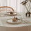 Wendbares Platzset in Creme und Beige mit Teller, Besteck und Herbstdeko auf gedecktem Esstisch