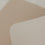 Nahaufnahme des wendbaren Platzsets in Creme und Beige mit feiner Lederstruktur