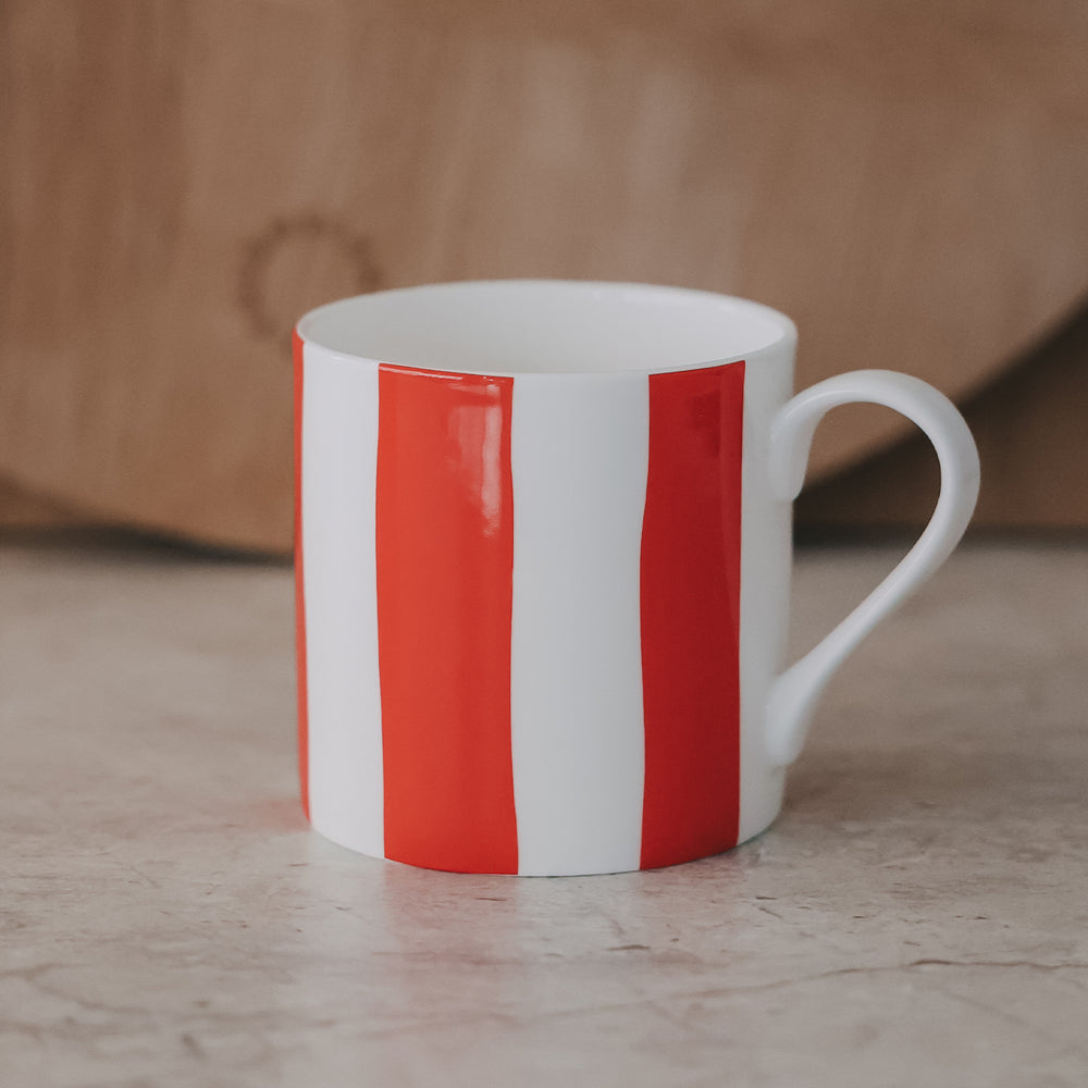 Fine Bone Tasse – rot & gestreift