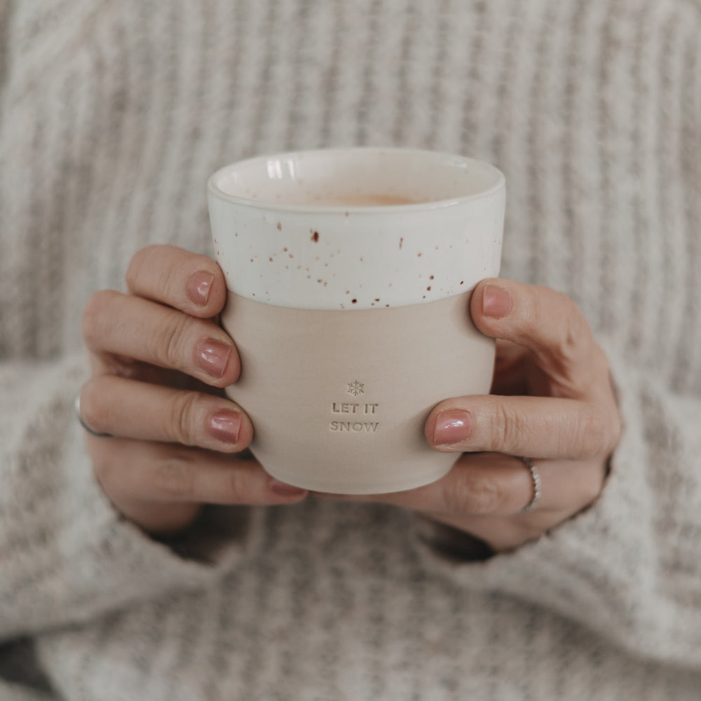 Winterlicher Becher aus Steingut – Let it snow