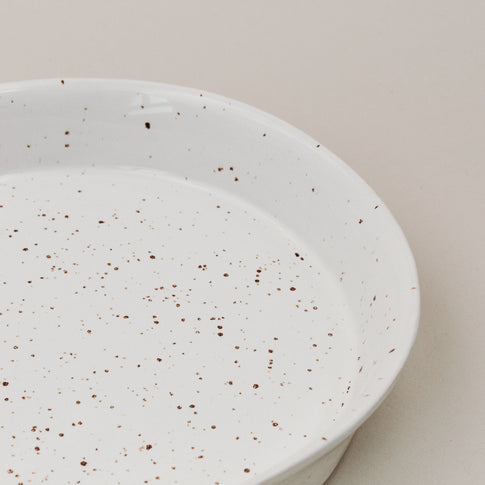 Detailaufnahme der gesprenkelten  Steingutschale Calma