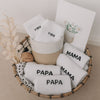 Geschenkset mit Socken für Mama, Papa und Mini in einem Korb, liebevoll dekoriert mit Trockenblumen