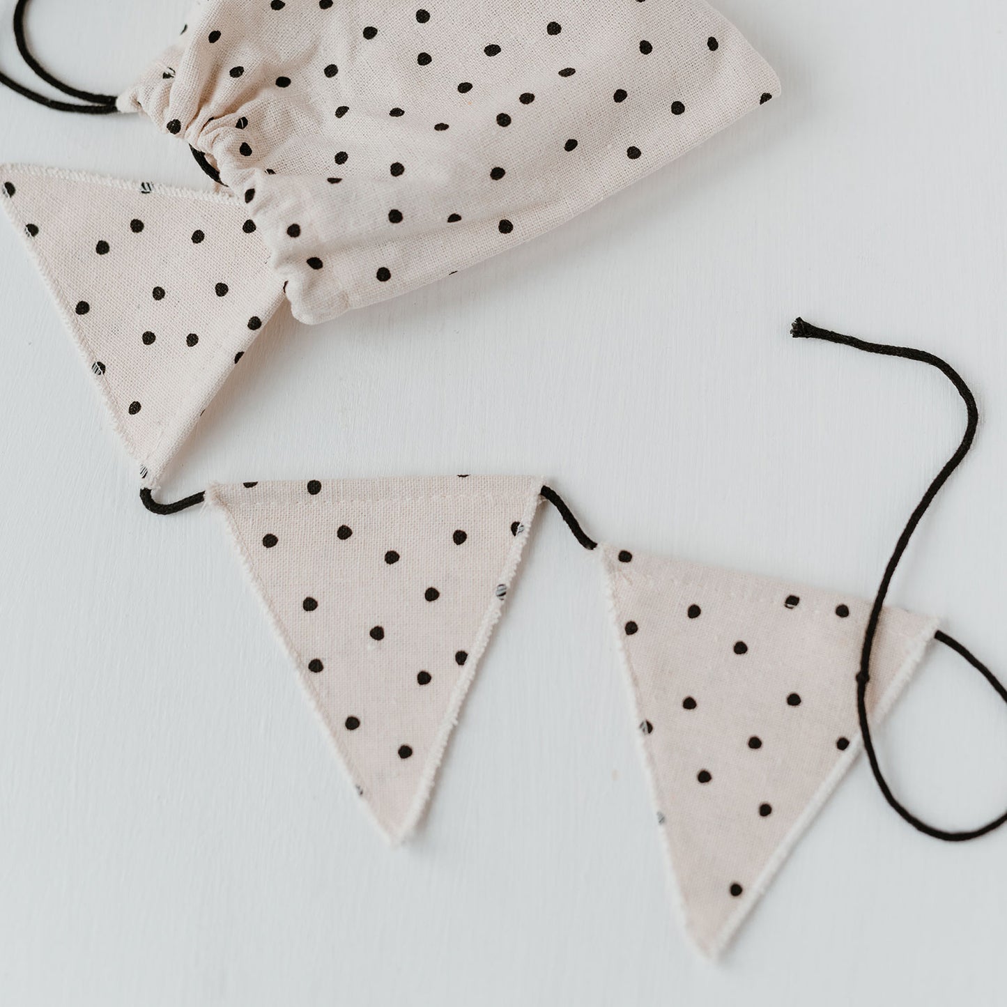 Guirlande de fanions à pois en tissu