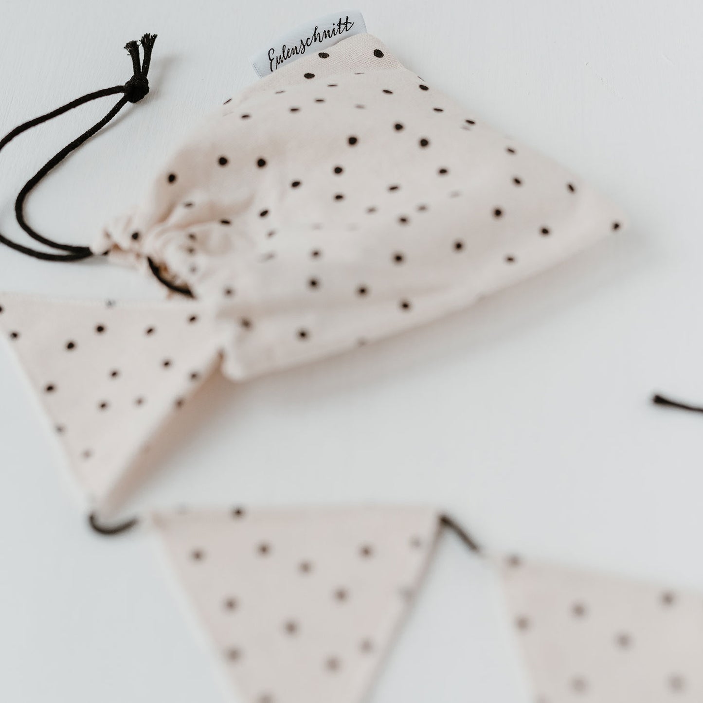 Guirlande de fanions à pois en tissu