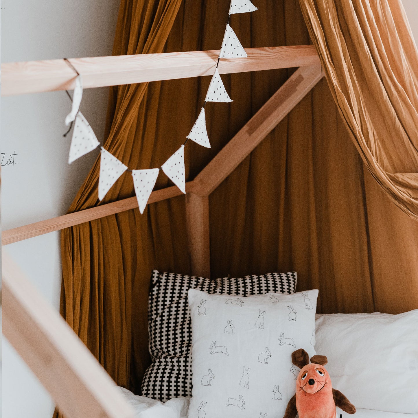 Guirlande de fanions à pois en tissu