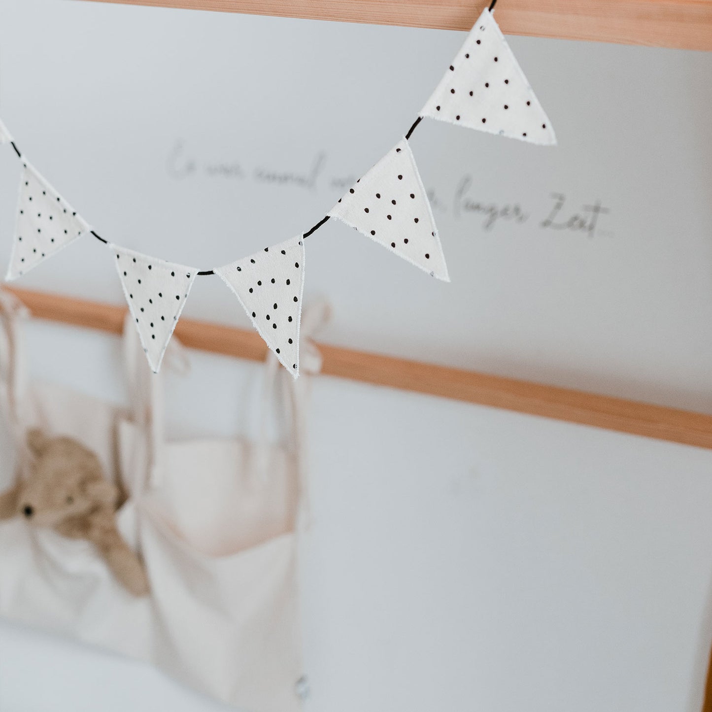 Guirlande de fanions à pois en tissu