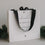 Detail Geschenktüte Weihnachten mit schwarzer Schleife und Papierstruktur