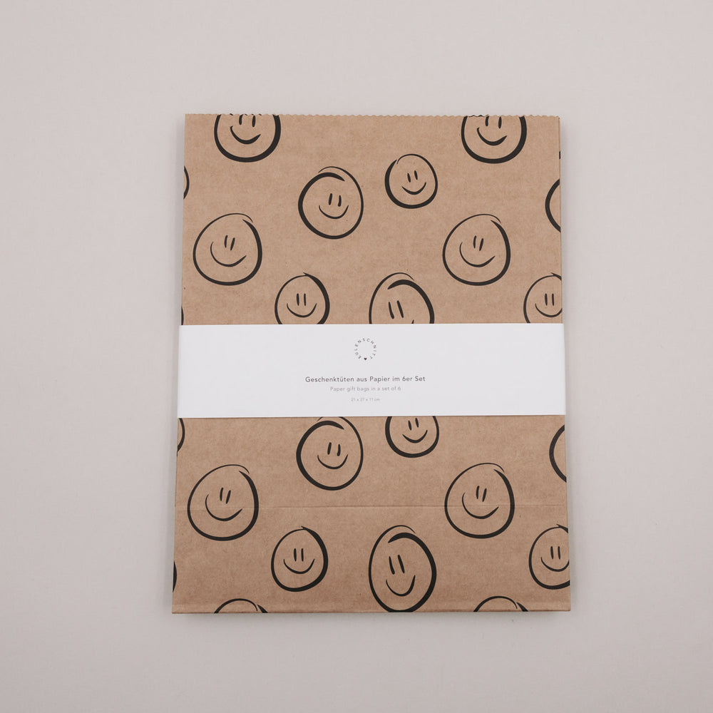 Flach liegendes Set Papier Geschenktüten mit Smiley-Motiv, naturbraun mit schwarzem Druck
