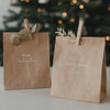 Geschenktüten aus Kraftpapier mit „Frohe Weihnachten“ und „Vorfreude ist die schönste Freude“