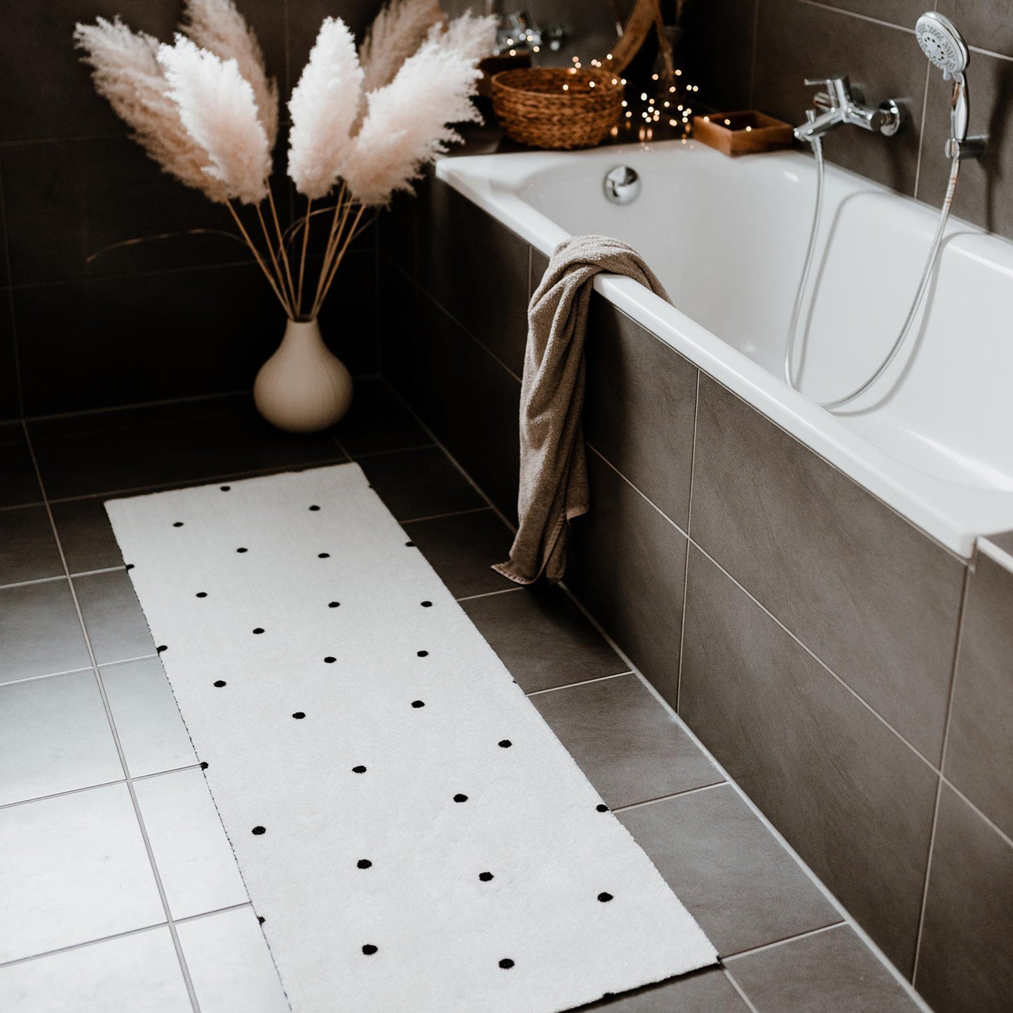 Tapis couloir à pois