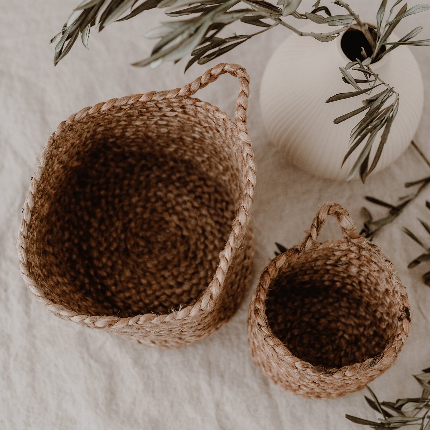 Petit panier de rangement en jute