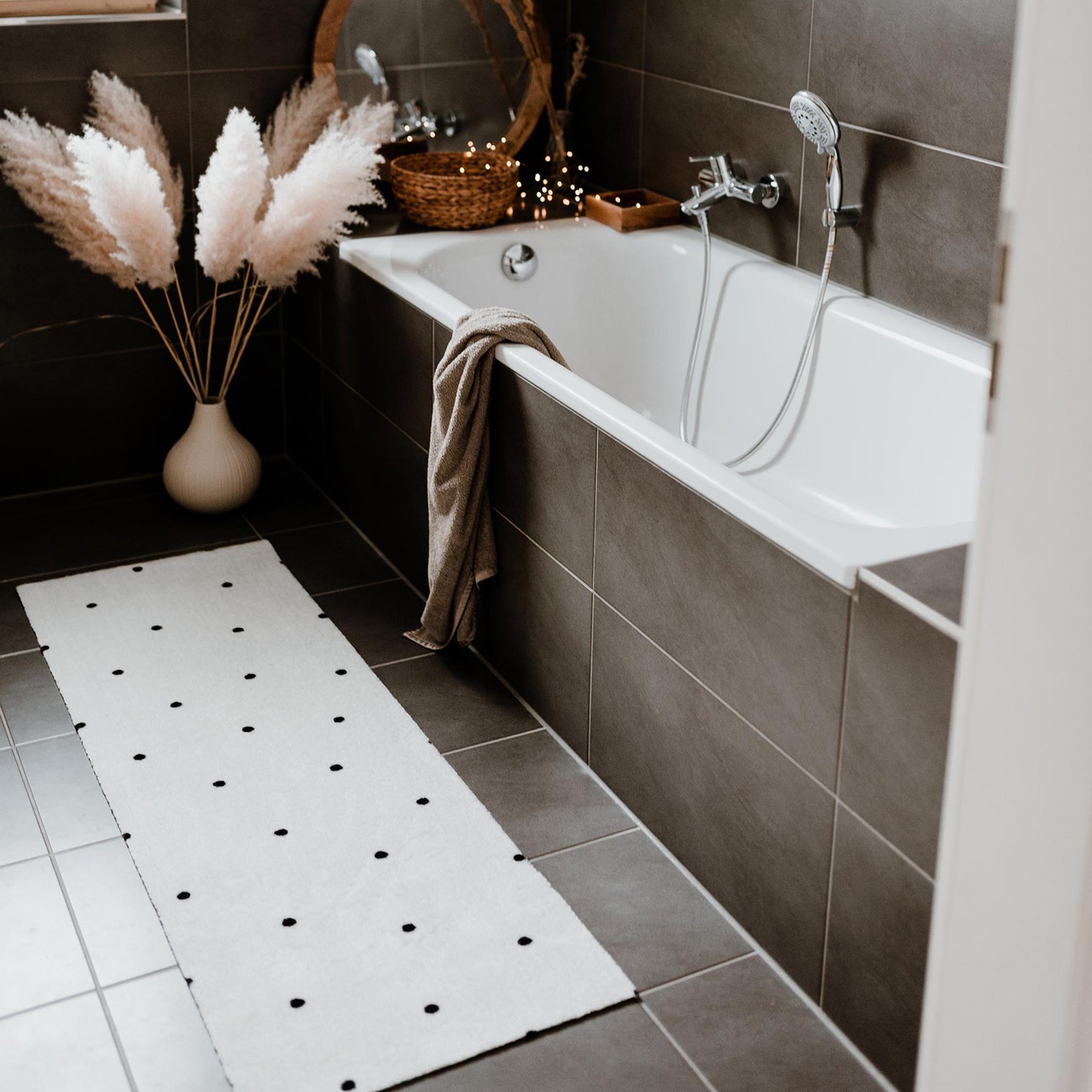 Tapis couloir à pois