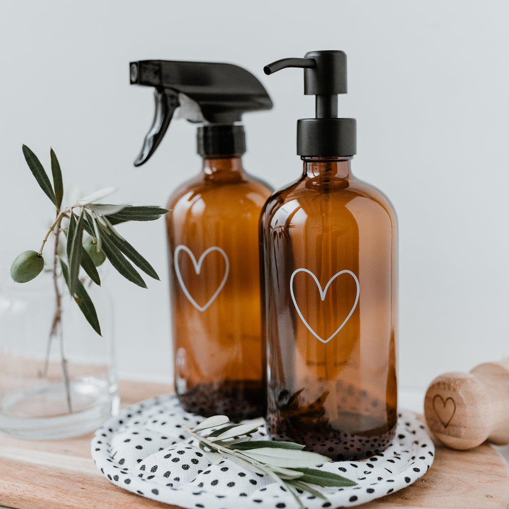 Seifenspender Herz 250 ml: Hingucker mit Metallpumpe Seifenspender Herz 250 ml: Hingucker mit Metallpumpe