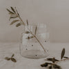 Vase en verre à pois