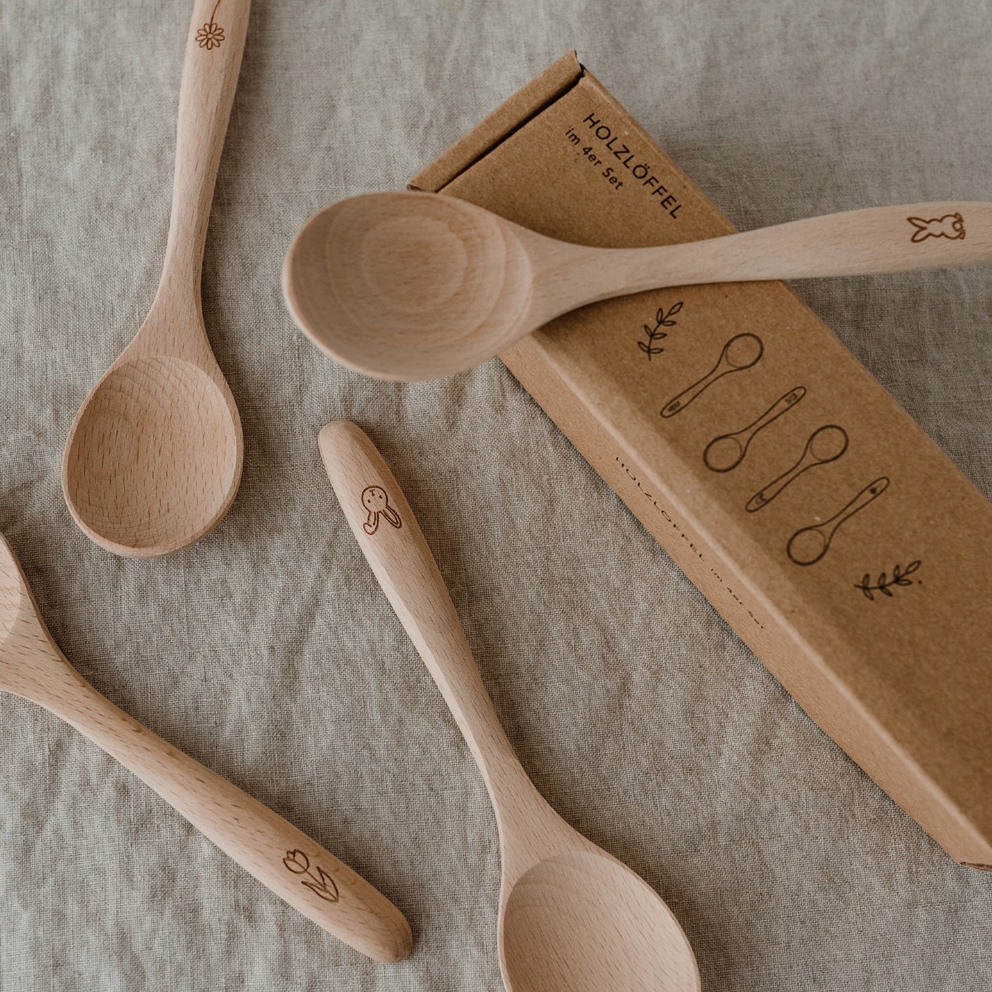 Set de 4 cuillères en bois de Pâques