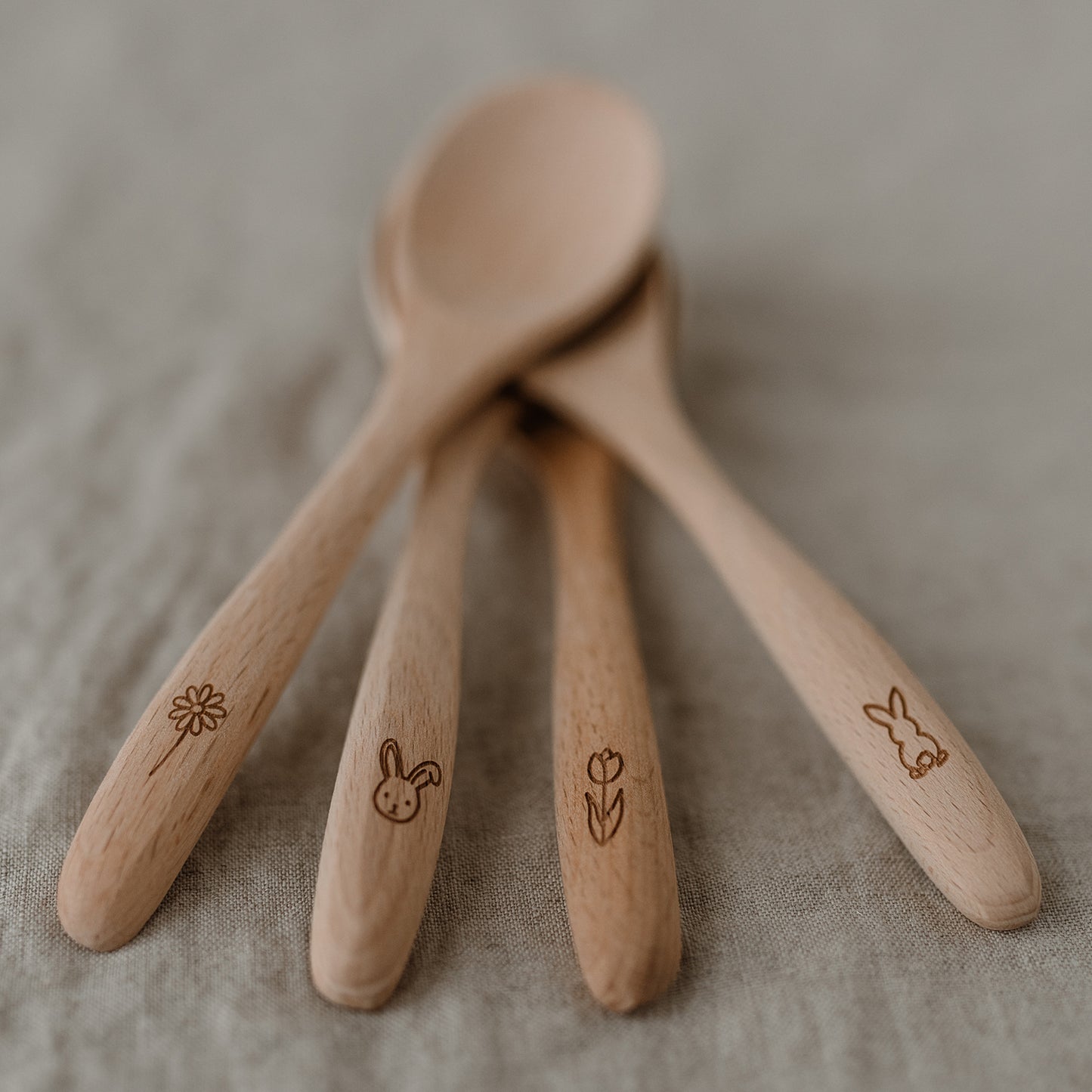 Set de 4 cuillères en bois de Pâques