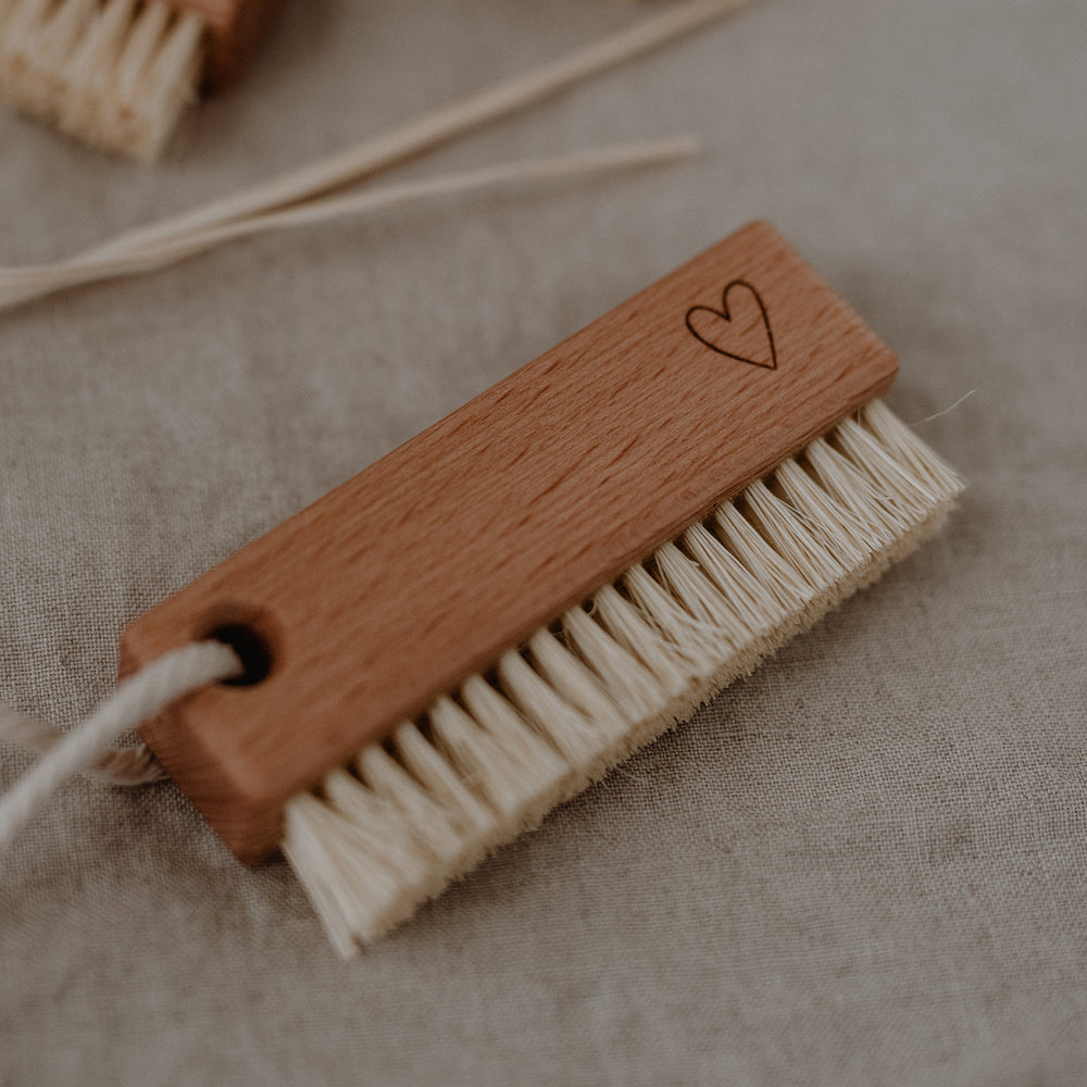 Brosse à ongles coeur