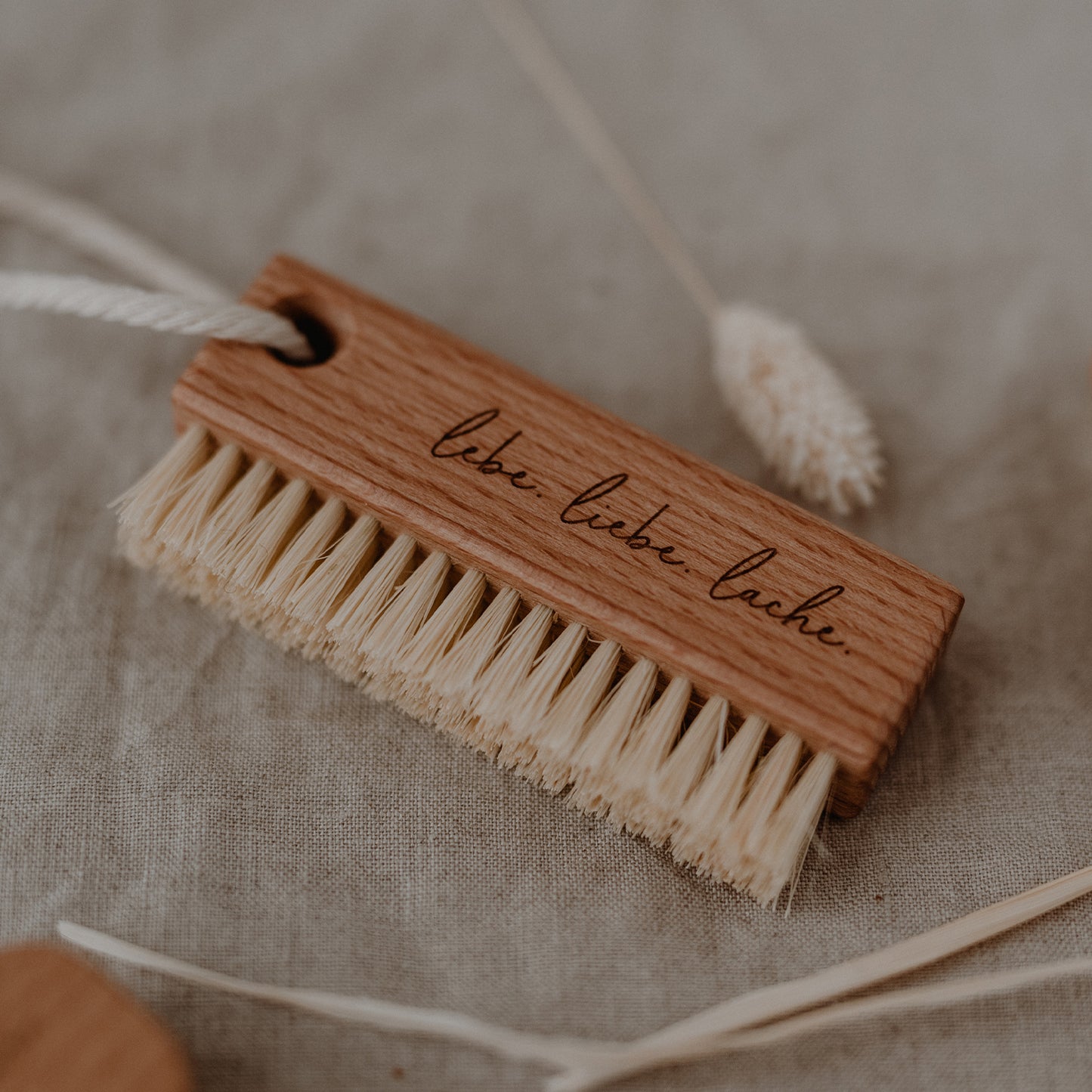 Brosse à ongles Lebe Liebe Lache